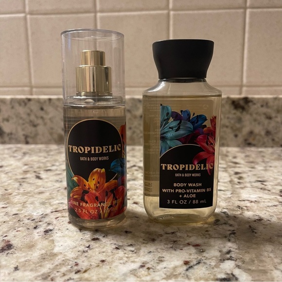 Bath & Body Works | Tropidelic Travel Size Body Spray & Body Wash | 2.5 oz - Picture 2 of 4